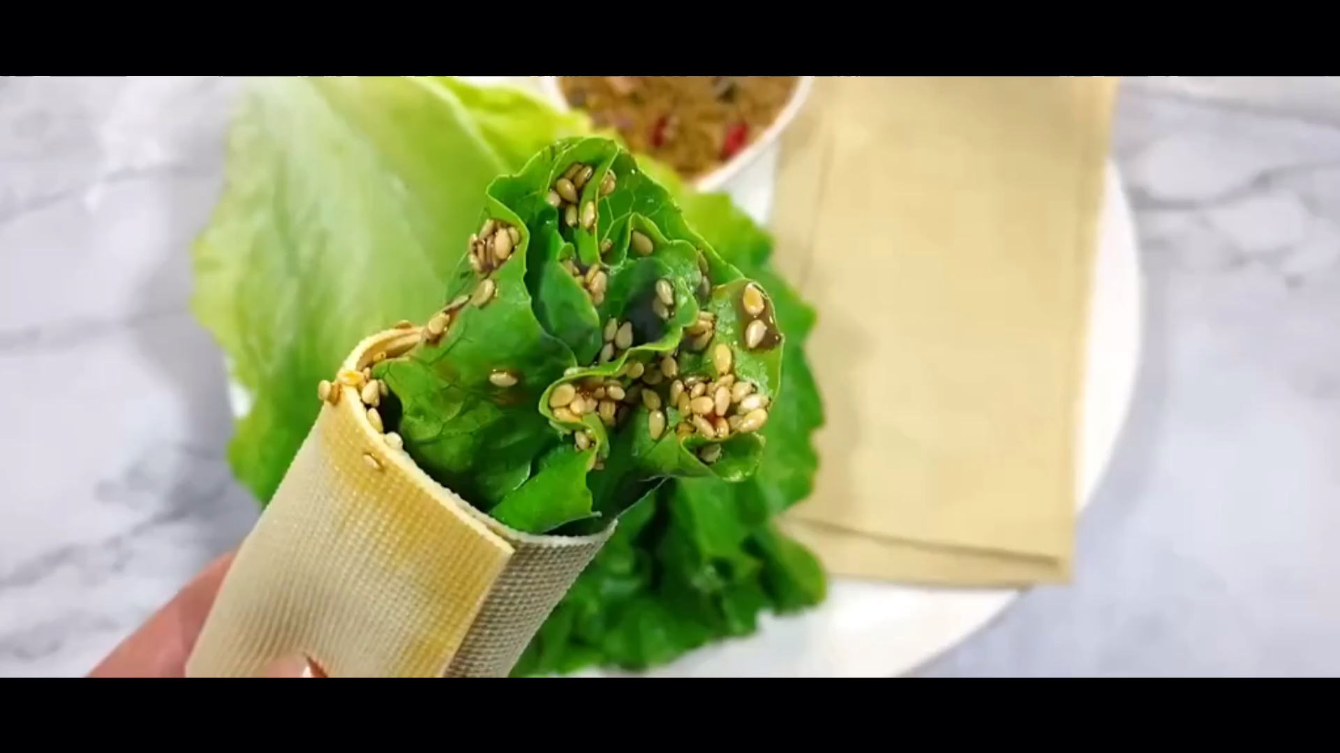 豆皮卷生菜的两个关键:1.调出灵魂蘸汁,2.脂肪最怕的蔬菜