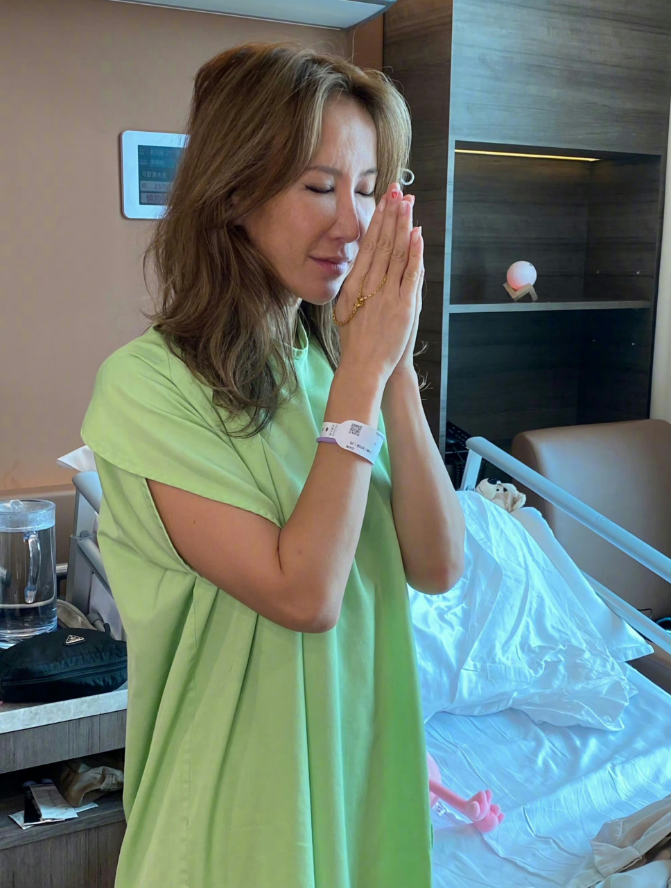 天哪,coco李玟轻生去世 刷到这个消息的时候,第一反应是不相信,营销号