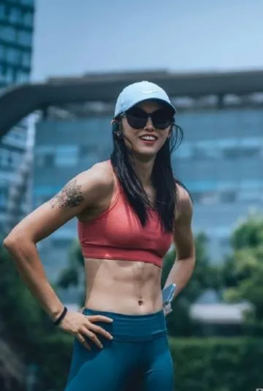 田径女运动员吴艳妮  她是怎么做到这么优秀的啊  又能跑又能独自美丽