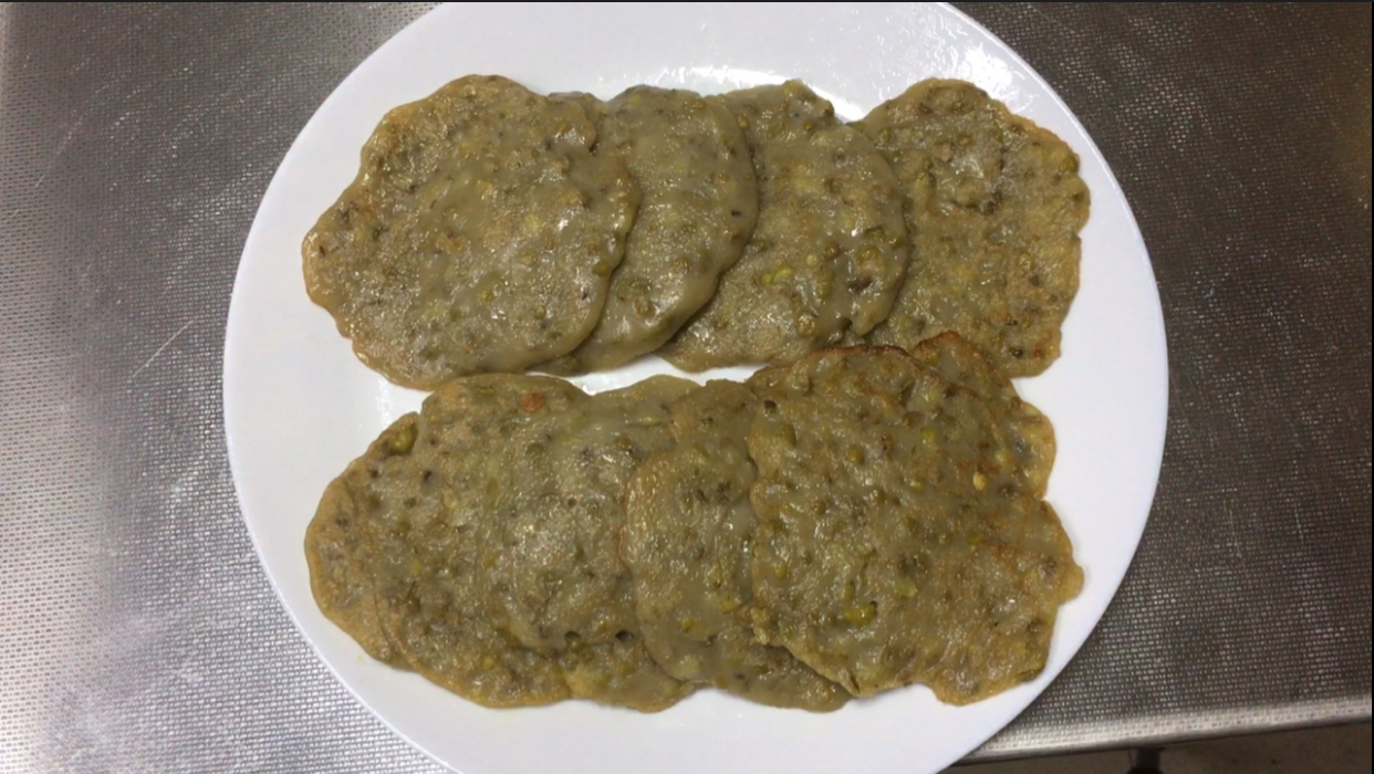 懒人版绿豆饼,不用揉面,筷子搅一搅,操作简单,外酥里糯