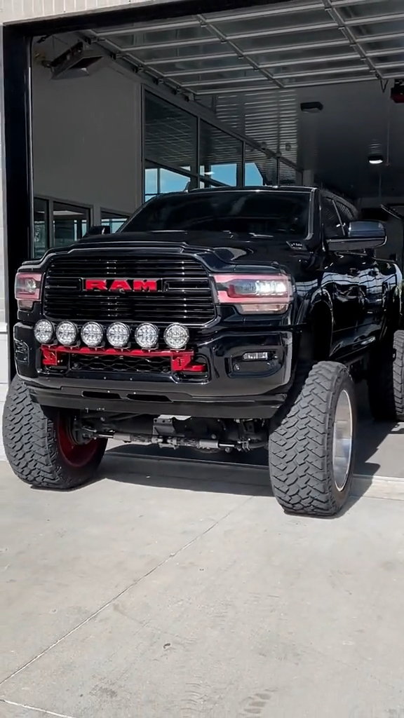 19款道奇公羊2500 laramie megacab