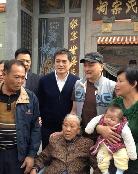 祖籍广东省潮州市饶平县的汤镇业和汤镇宗兄弟的寻根之路