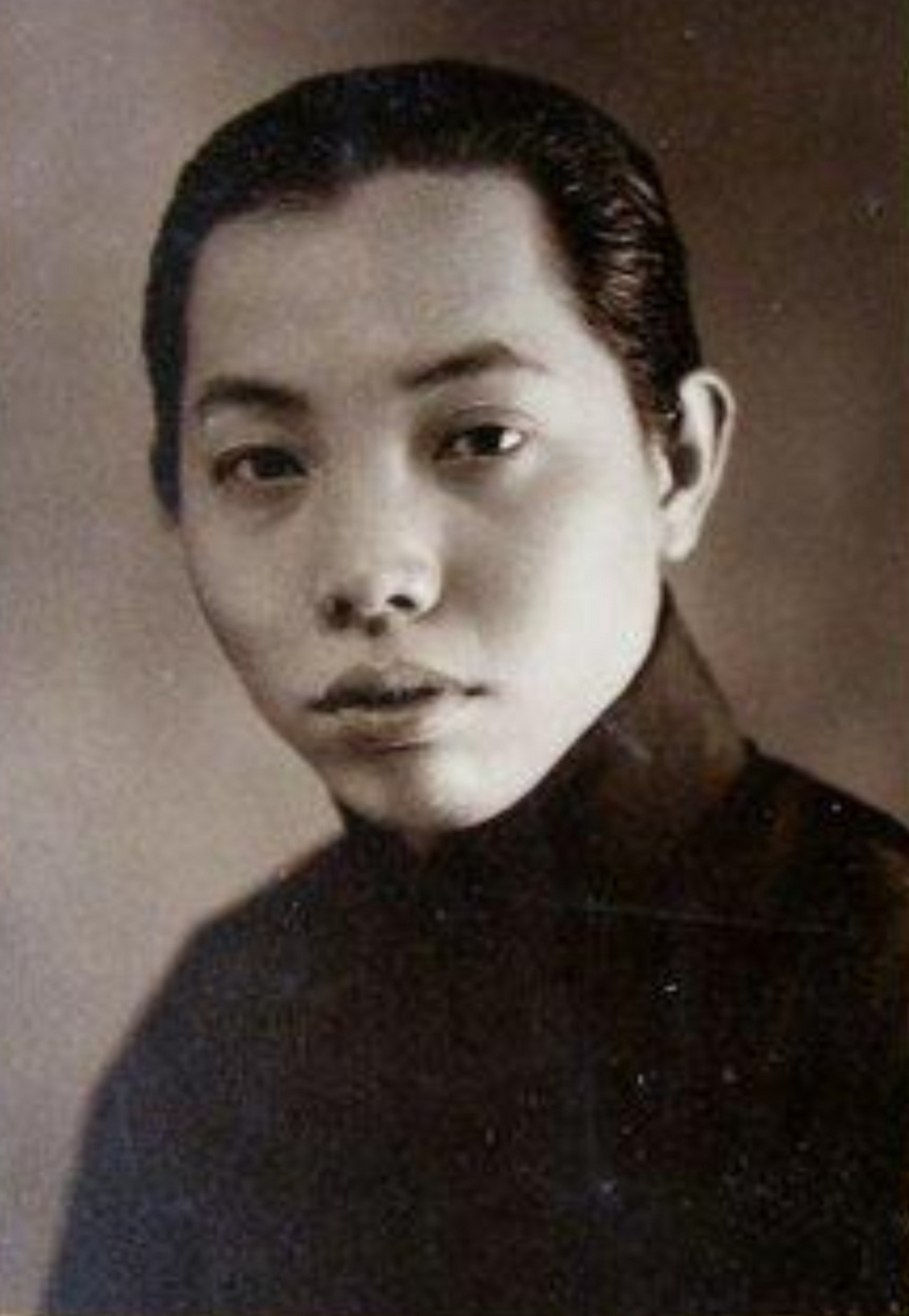 杜维屏因"囤货炒股",在交易所外抛售永安纱厂股票2800万股,被蒋经国