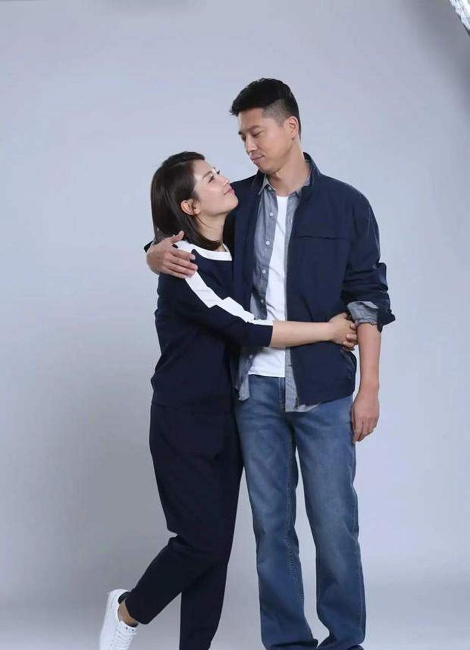 刘涛好身材藏不住!运动装难掩丰腴身姿,被王雷后背抱羞到没眼看!