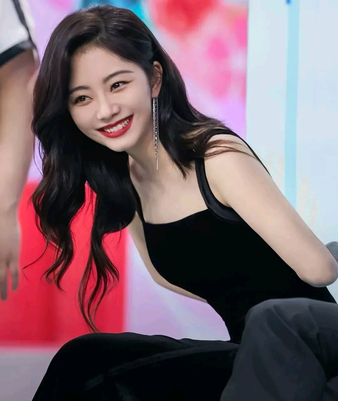 谭松韵笑容甜美,可爱迷人#娱乐大赏# #八卦手册# #动态创作月