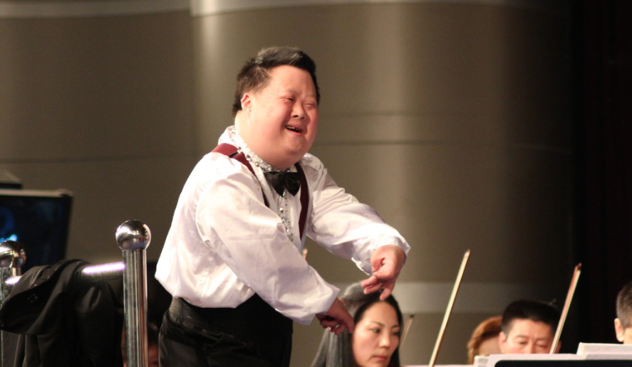 还记得天才指挥家舟舟吗,22岁被捧成名,42岁现状如何