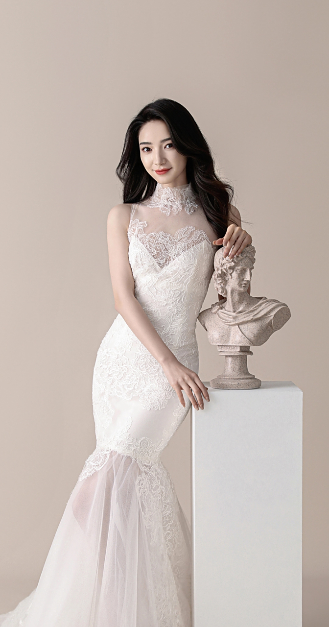 代斯是一位非常出色的女演员,她的时尚样貌和身材都非常出色,给人留下