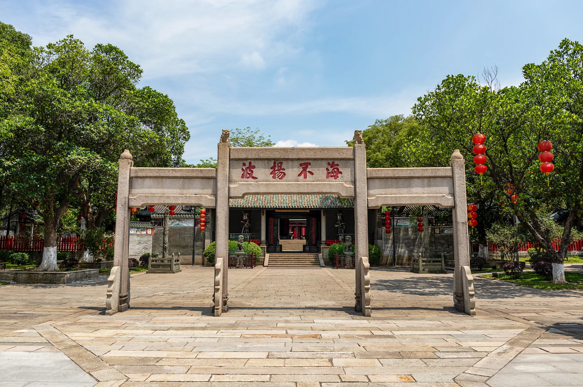 应该是好多年没有去南海神庙看看了,最近顺路去那里走一走,顺便到附近