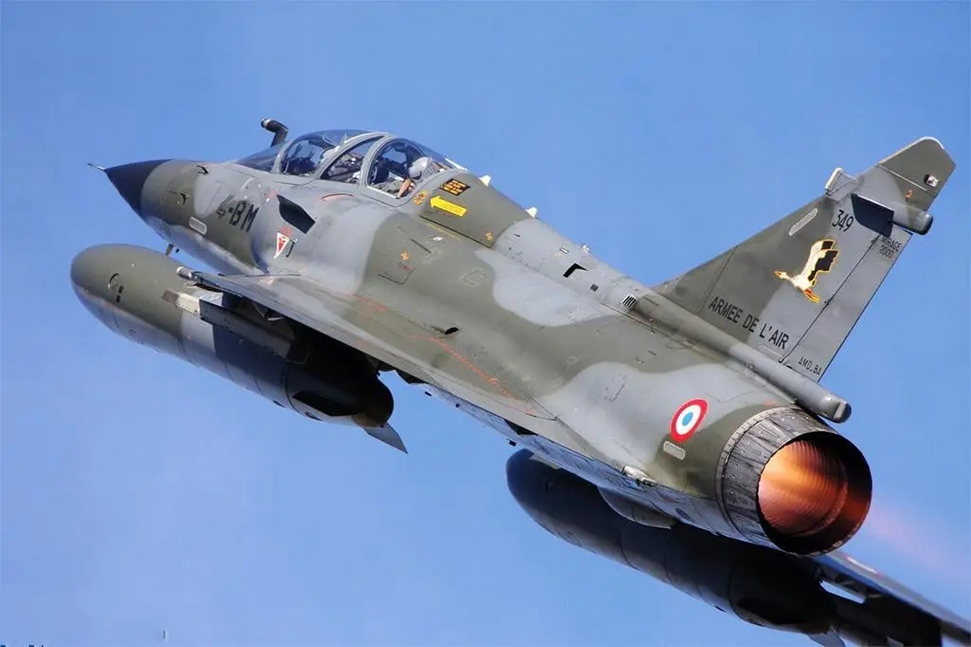 溜光水滑的幻影-2000战斗机～ 法国空军的是不是已经全部退役了?