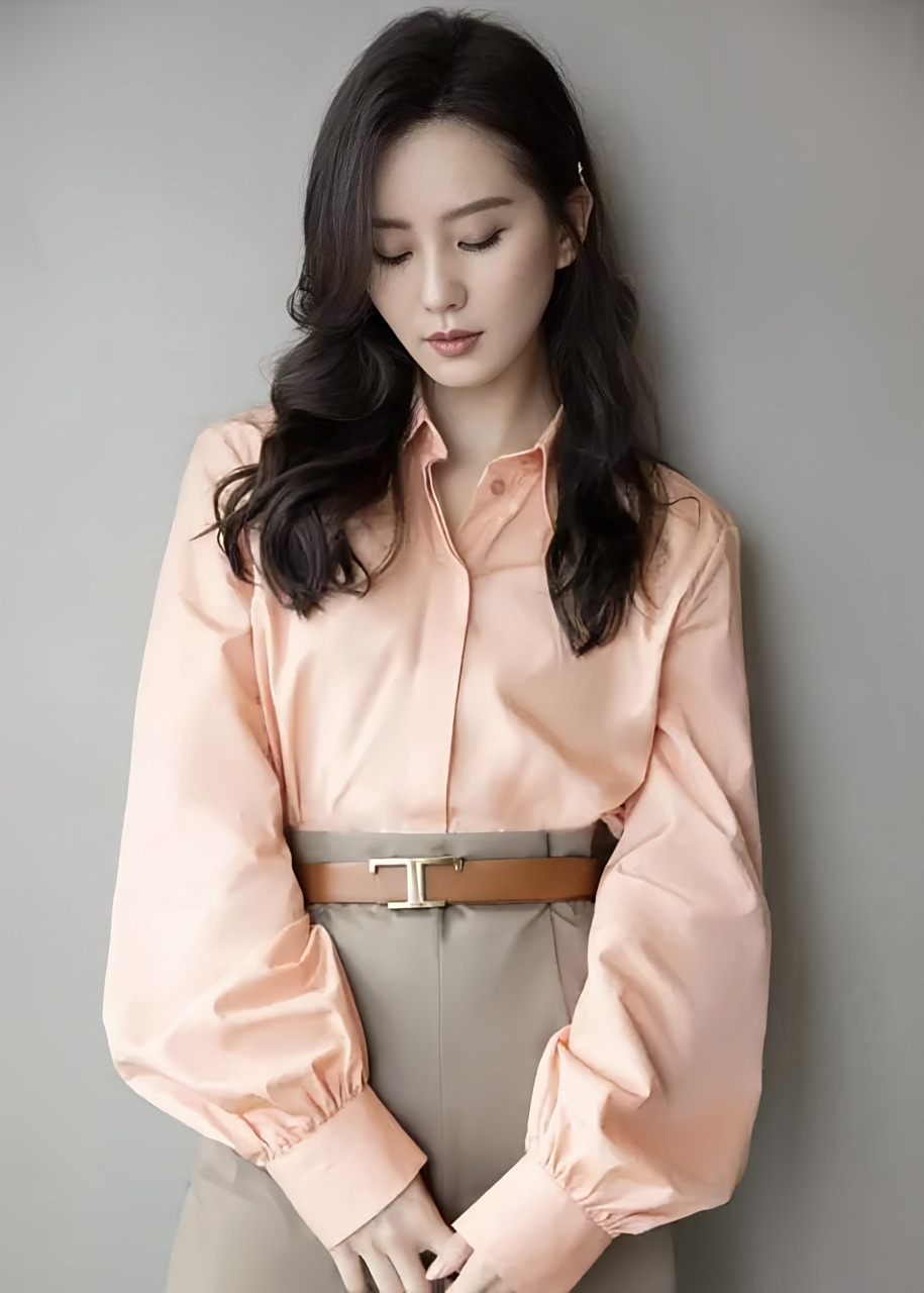 刘诗诗以她的美丽和迷人魅力令人惊艳.