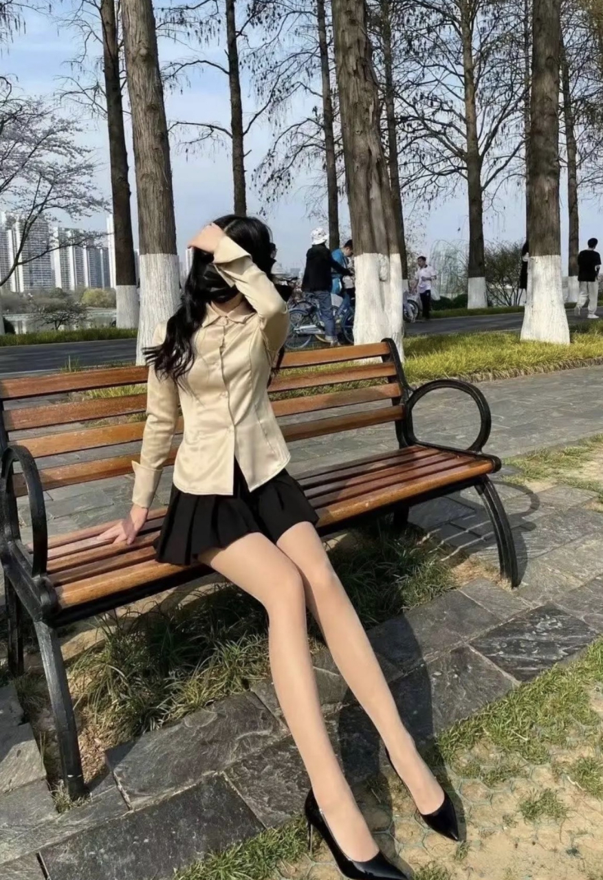 韩国美女丝袜短裙图片