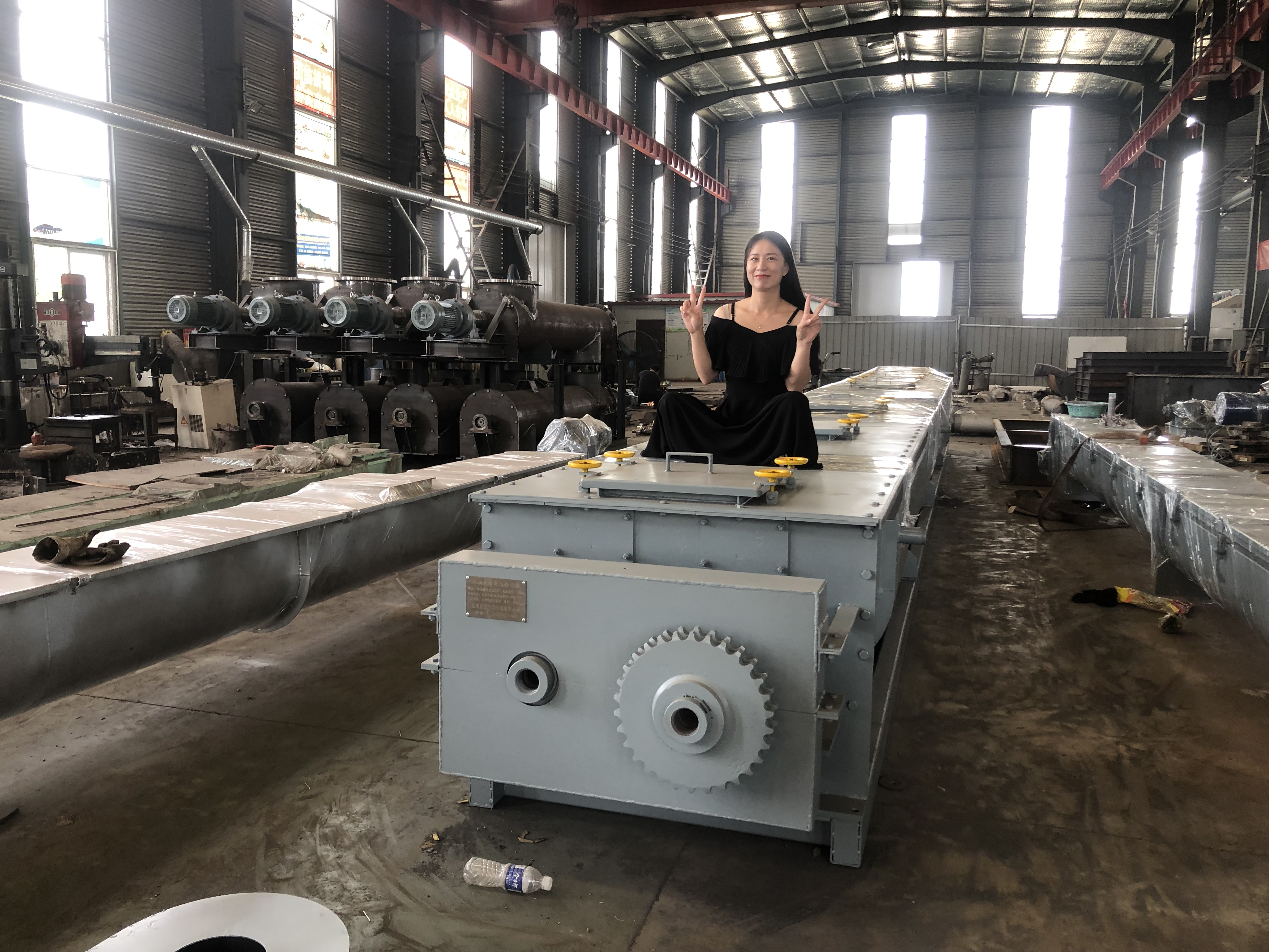 石油双轴水冷降温螺旋输送机,碳酸锂石墨水冷夹套降温绞龙输送机