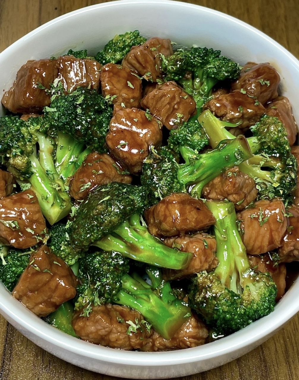 一学就会的西兰花炒牛肉,简单的做法,美味好吃.