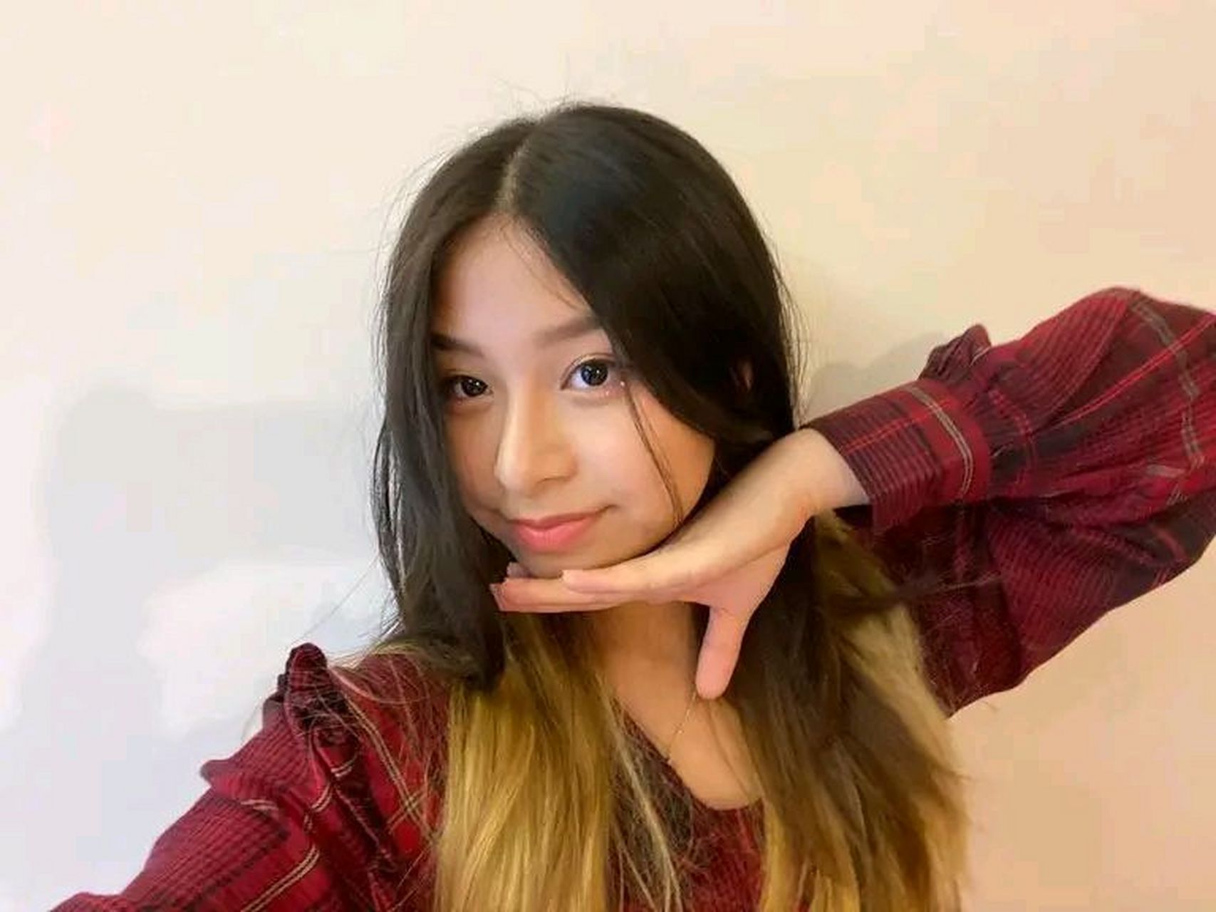 15岁"小巨肺"童星谭芷昀打扮太成熟?