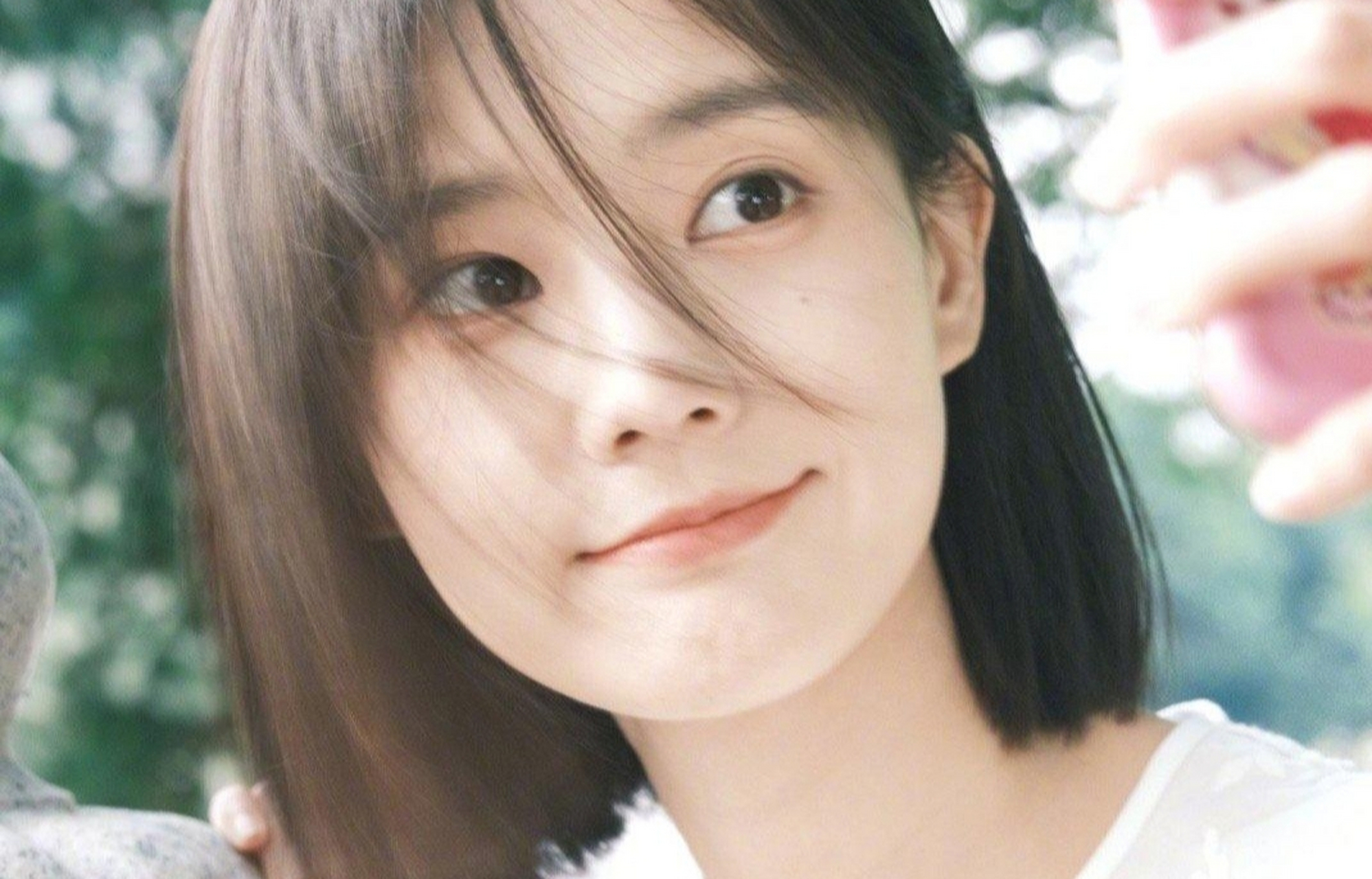 短发的李一桐真好看,略施粉黛便美得不可方物!