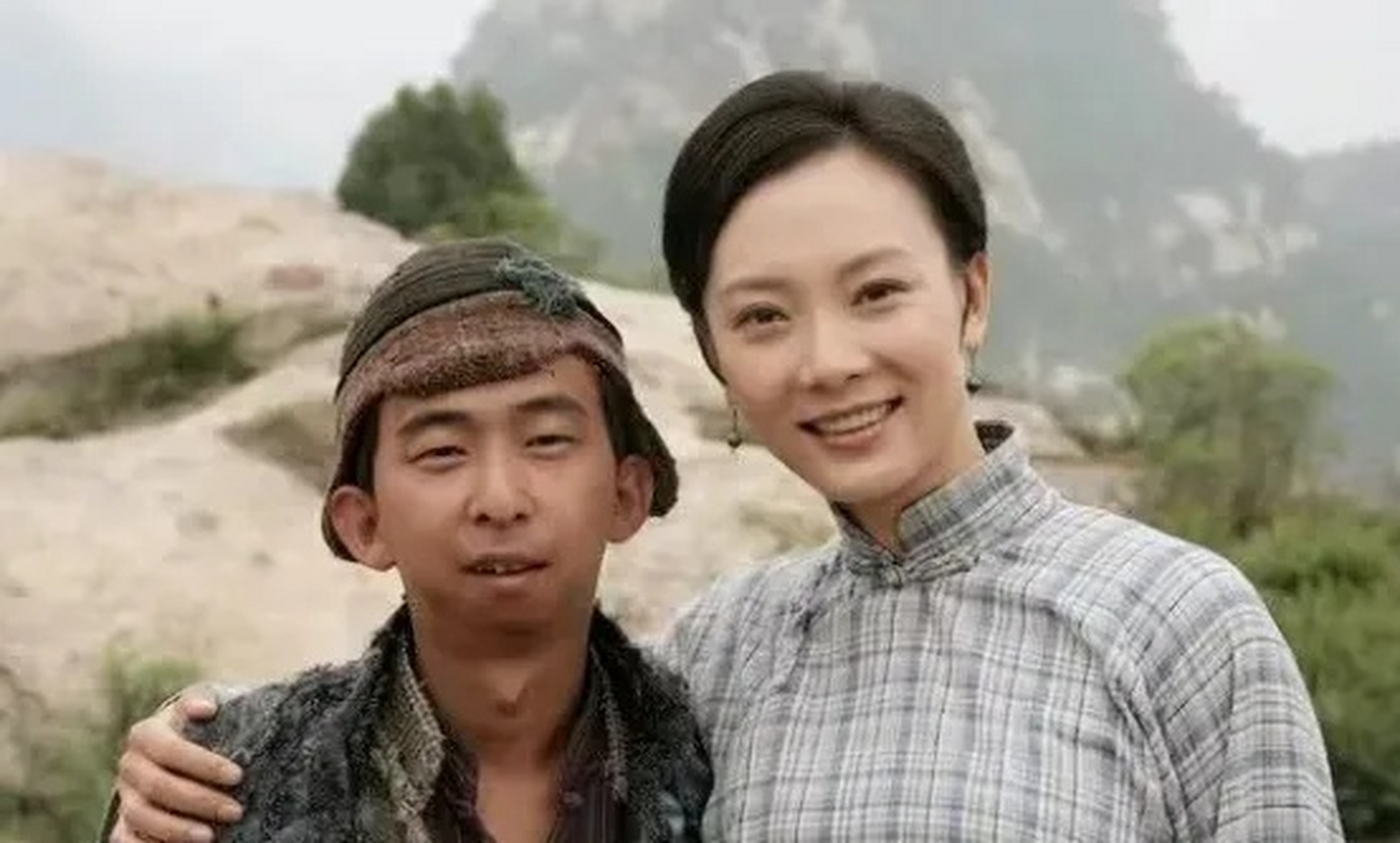 2022年,坐拥10亿身家的41岁导演巨兴茂和妻子大婚,让人十分不解的是