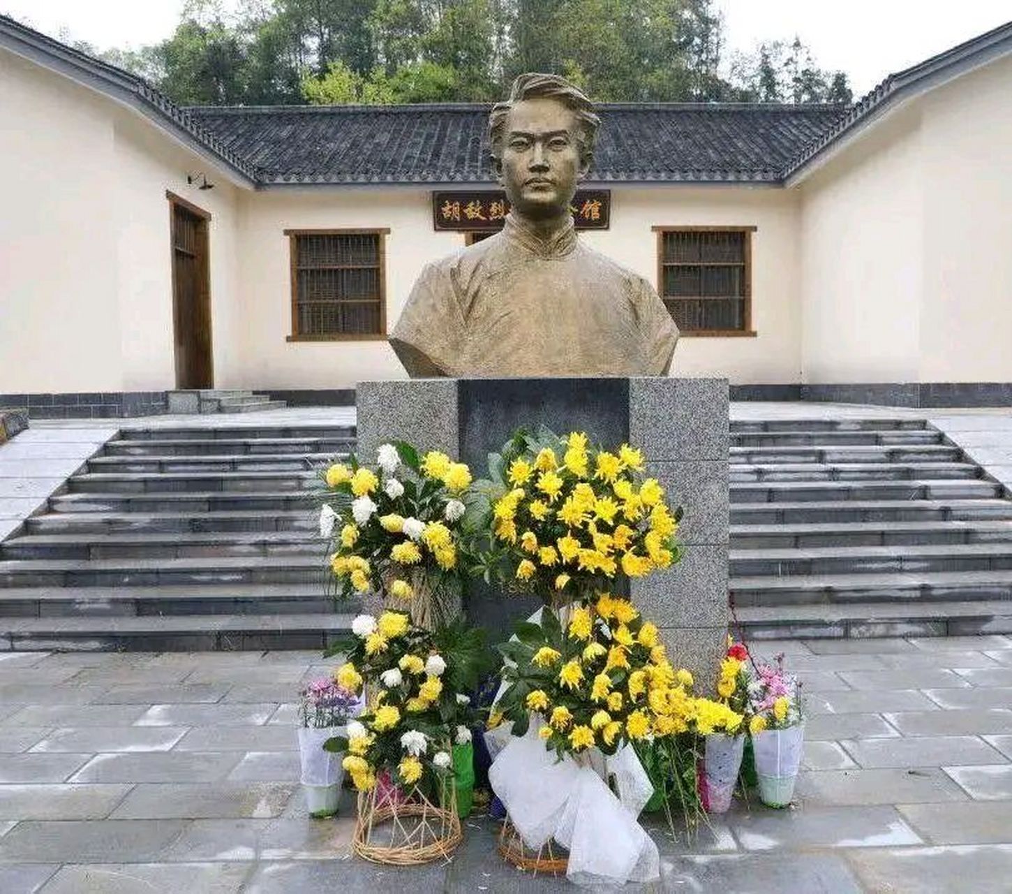 胡敌(1898年-1928年7月15日),字萃民,出生于宜都市聂家河(现五眼泉拖