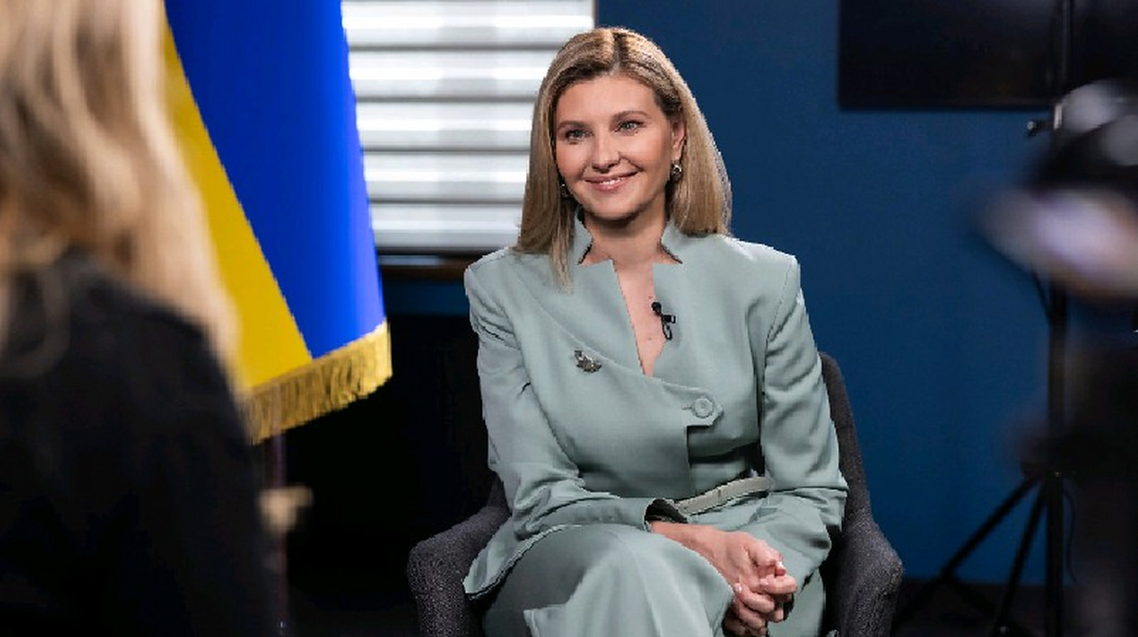 夫唱妇随,乌克兰第一夫人泽连斯卡娅接受采访时声称:"我们每天的损失