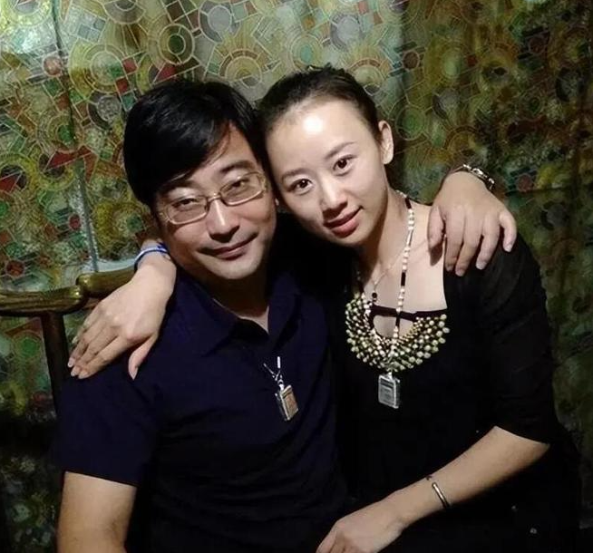 案例:美女主持人纪英男,被局长白白拱了4年,每晚都要被深耕