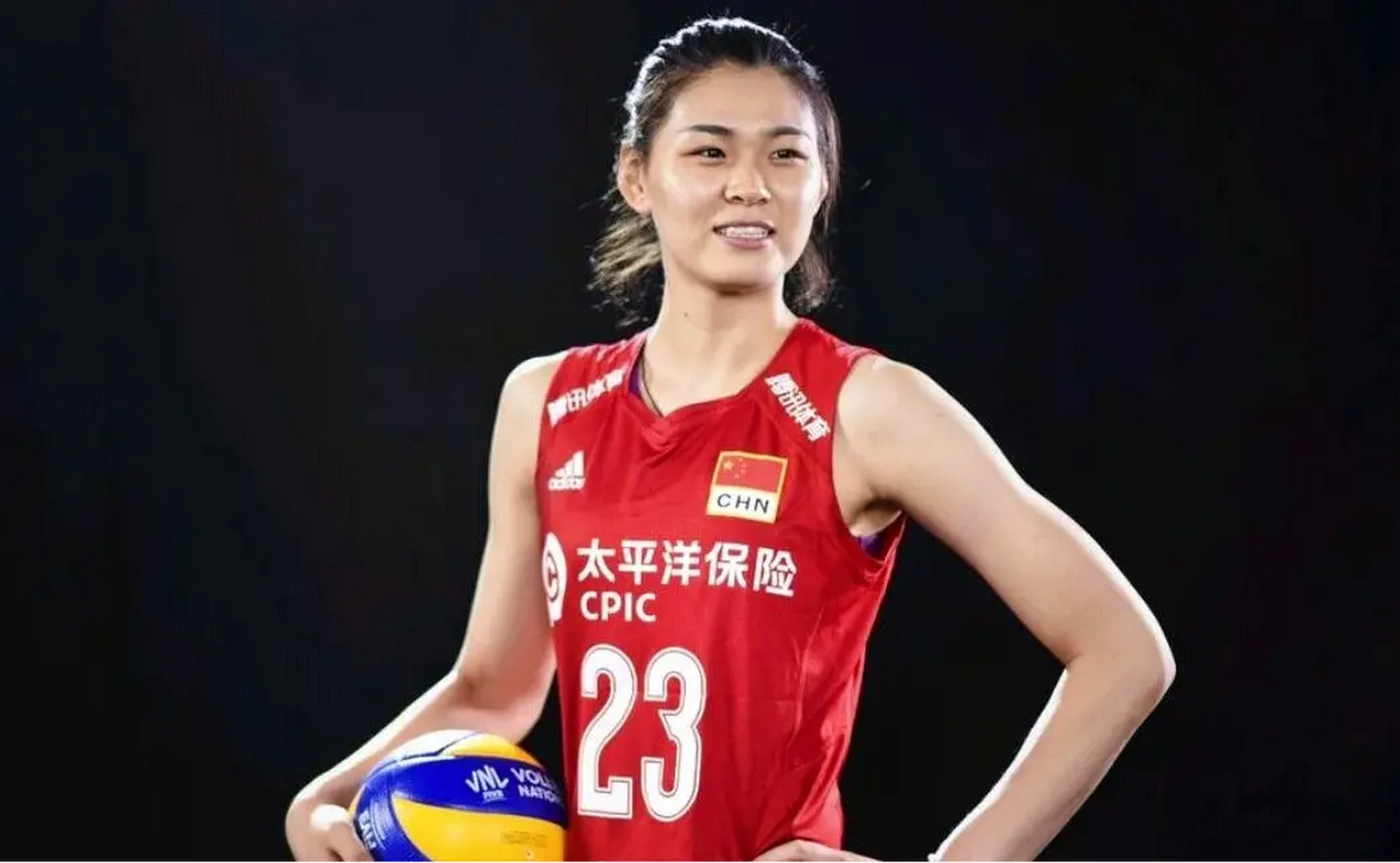 就想问大家一句:女排里面杜清清发球很厉害吗?