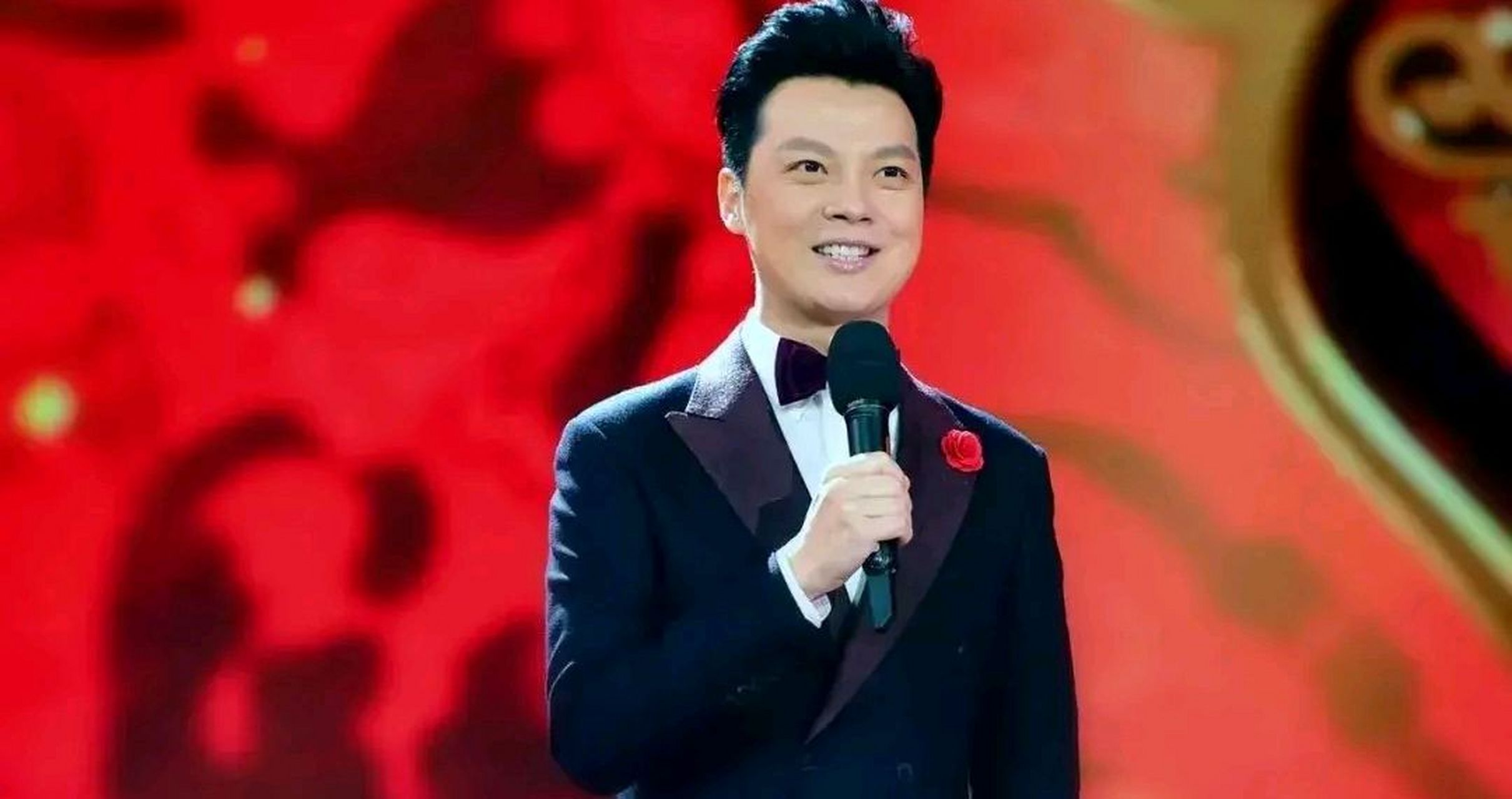 23点58分20秒后,镜头锁定任鲁豫不再切换,但所有主持人都说完了两轮