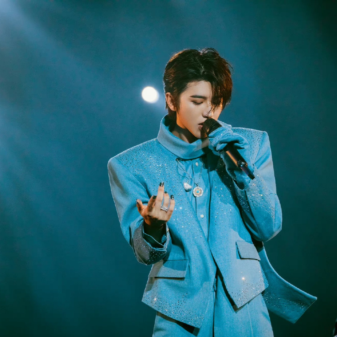 逼急了!狗仔下周一再曝蔡徐坤又一情人!