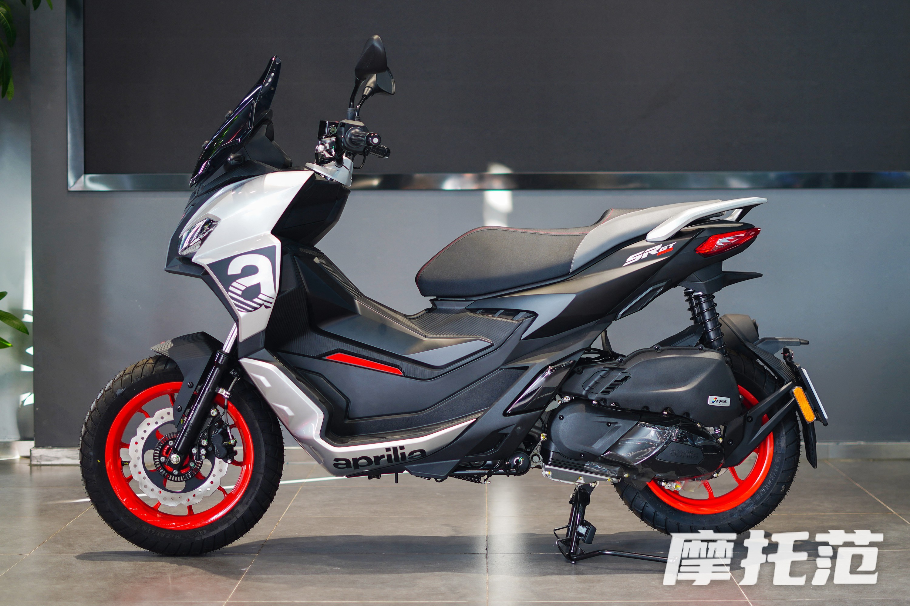 一款不务正业的踏板,阿普利亚srgt200