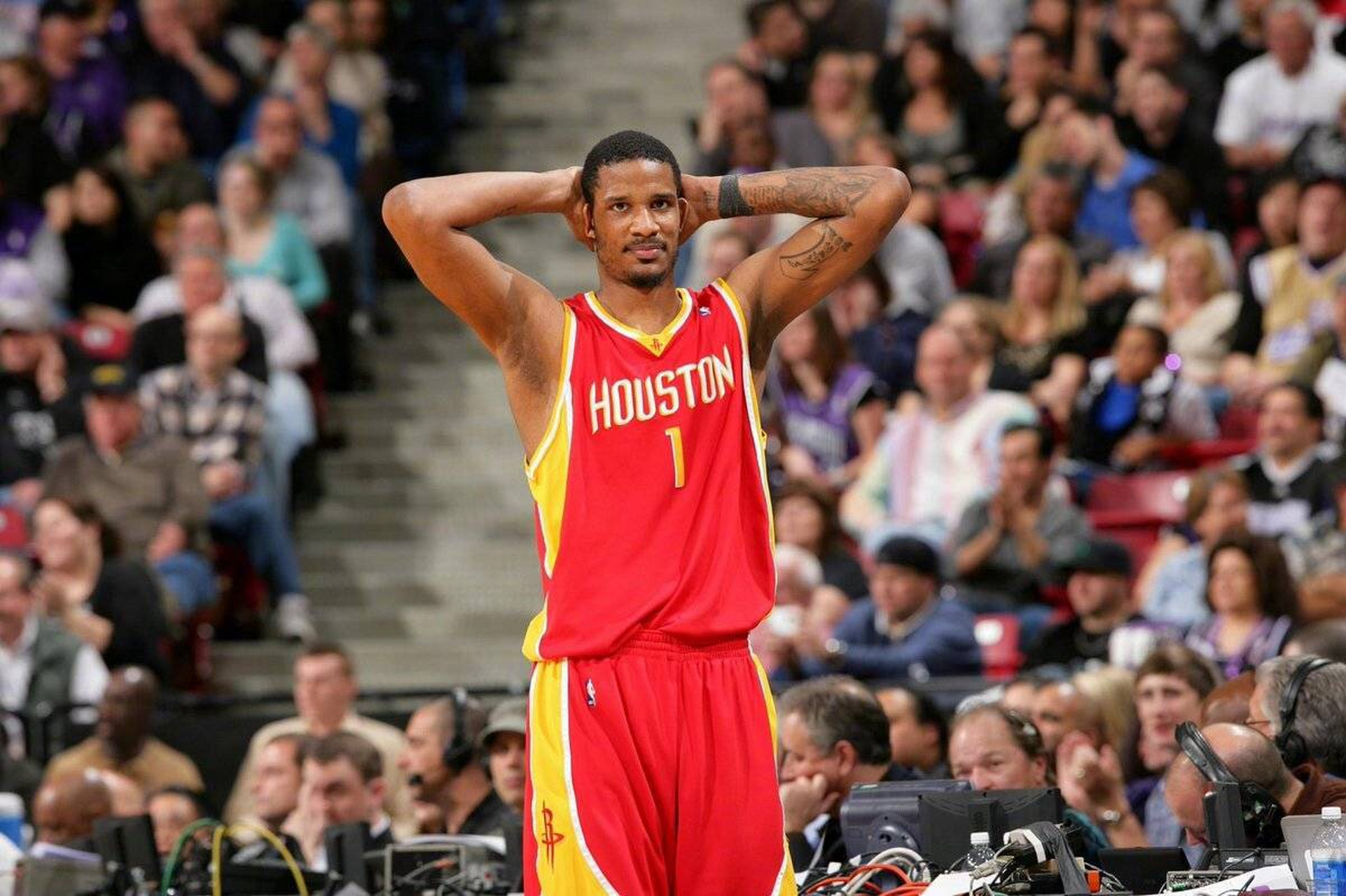 阿里扎:火箭的两件球衣洗洗还能穿!