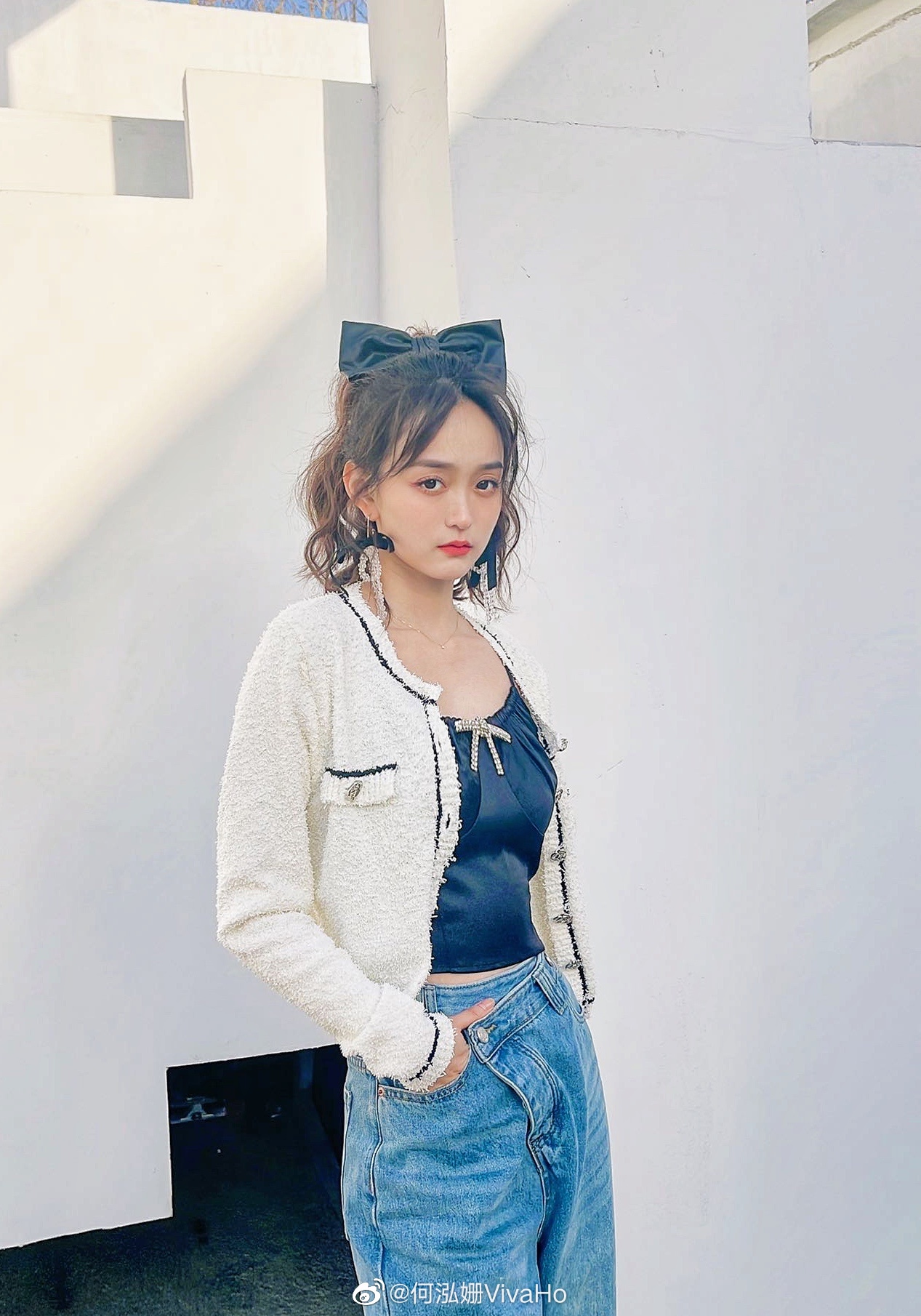 何泓姗蝴蝶结发型写真,俏皮甜美可爱!