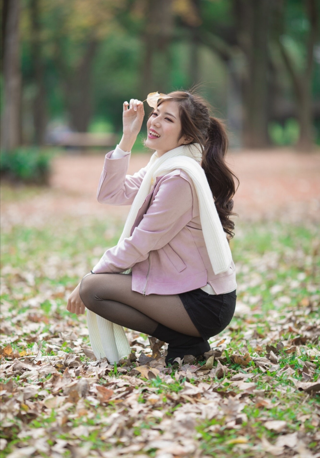 台湾轻熟少妇拍摄写真,女人的妩媚毕露无疑