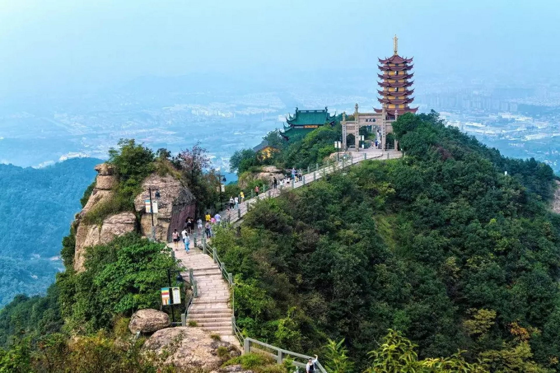 看亚运游杭州#在距离杭州市咫尺之遥的绍兴市有一个香炉峰景区,下炉