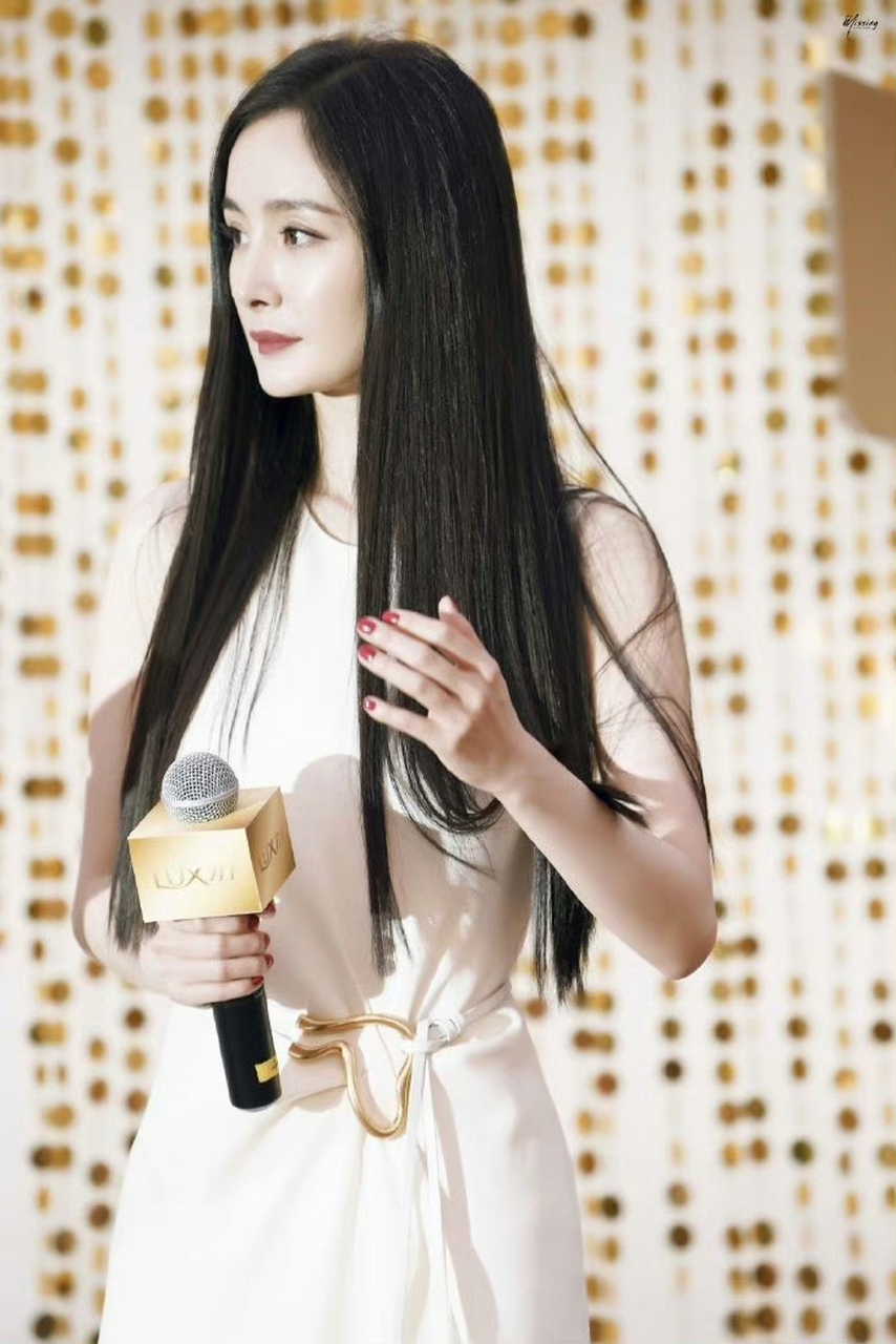 杨幂头发黑长直真的绝了