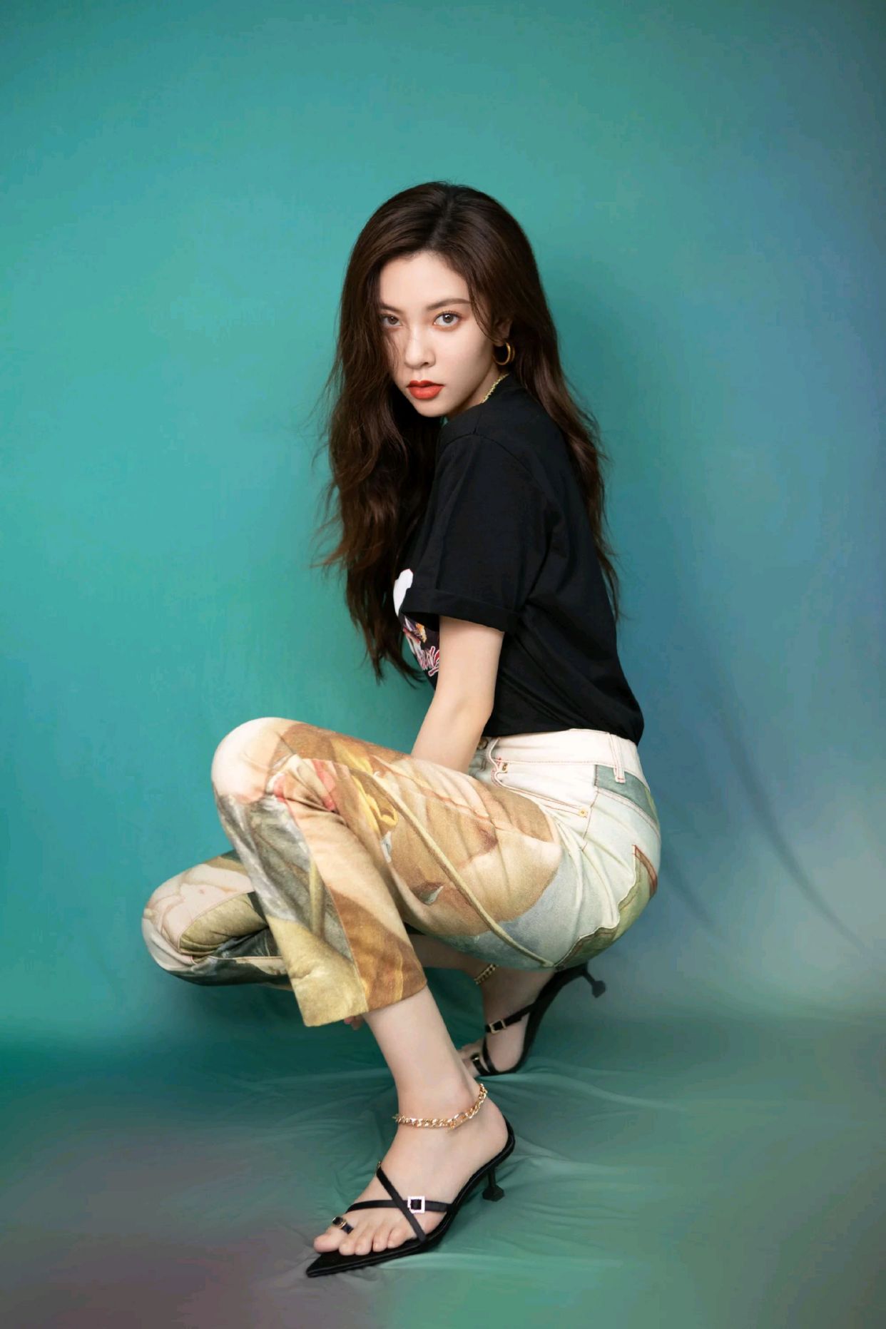 宋妍霏性感高清写真图集,肤白貌美,芳菲妩媚