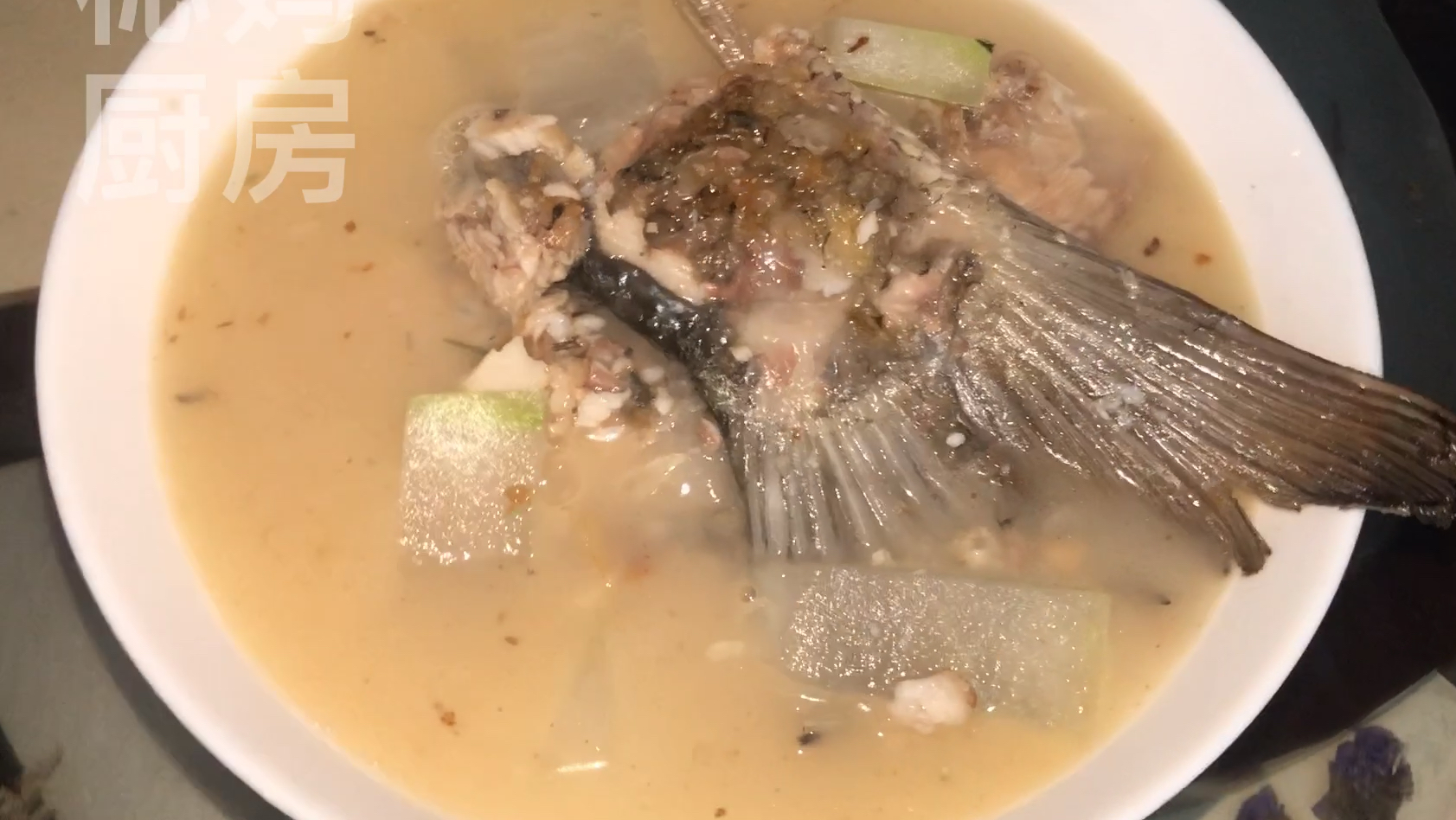 用九块钱熬一锅汤,汤色浓稠,解暑又好喝