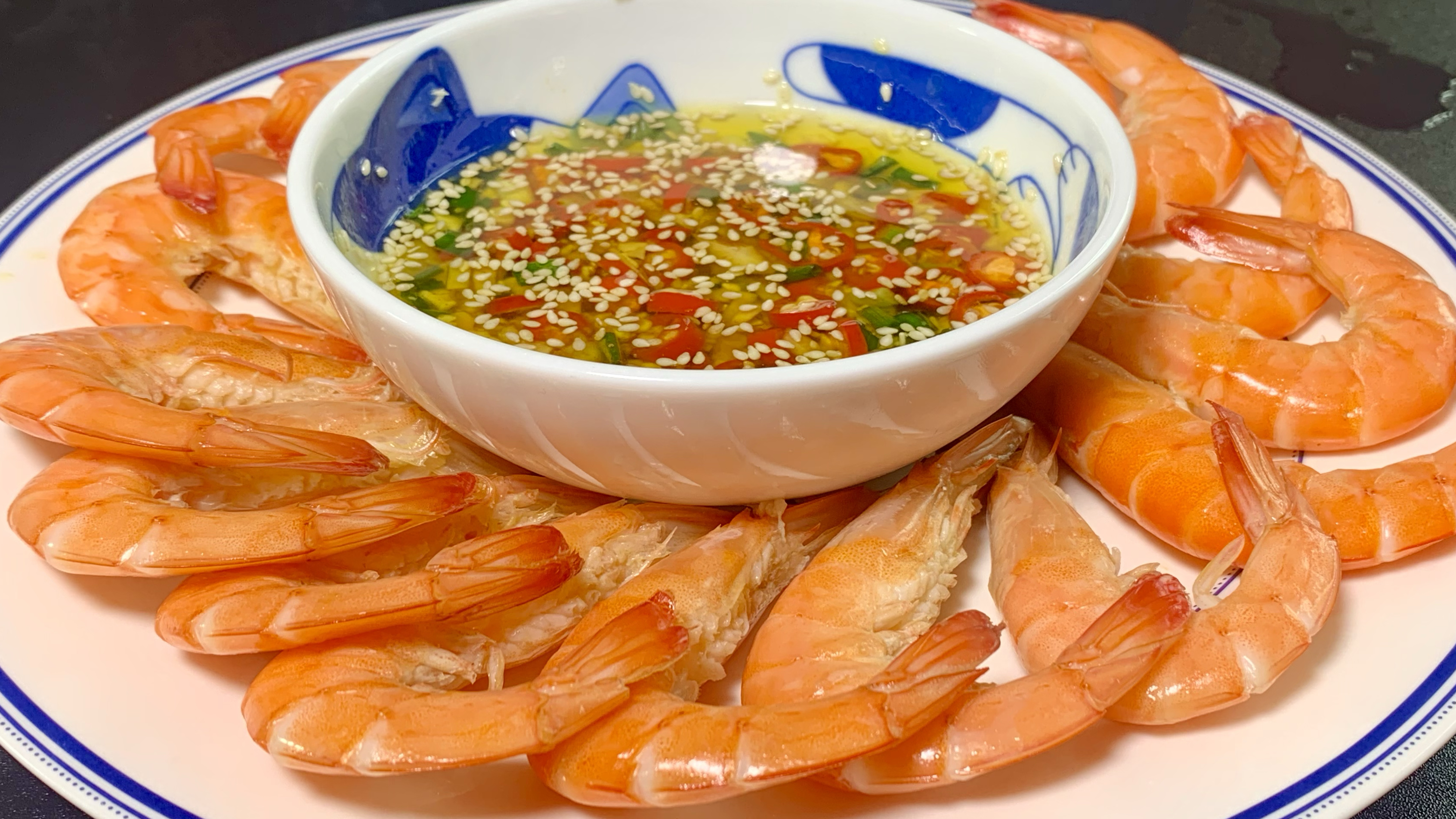 做大虾时,切记直接用水煮,教你新做法,虾肉鲜嫩多汁,营养美味