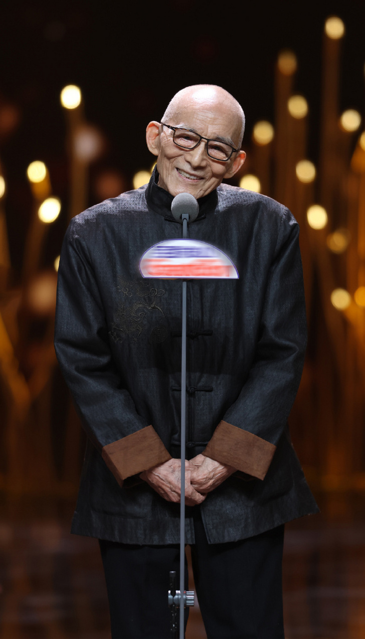 咱这是要把红毯连起来,绕地球一圈吗?