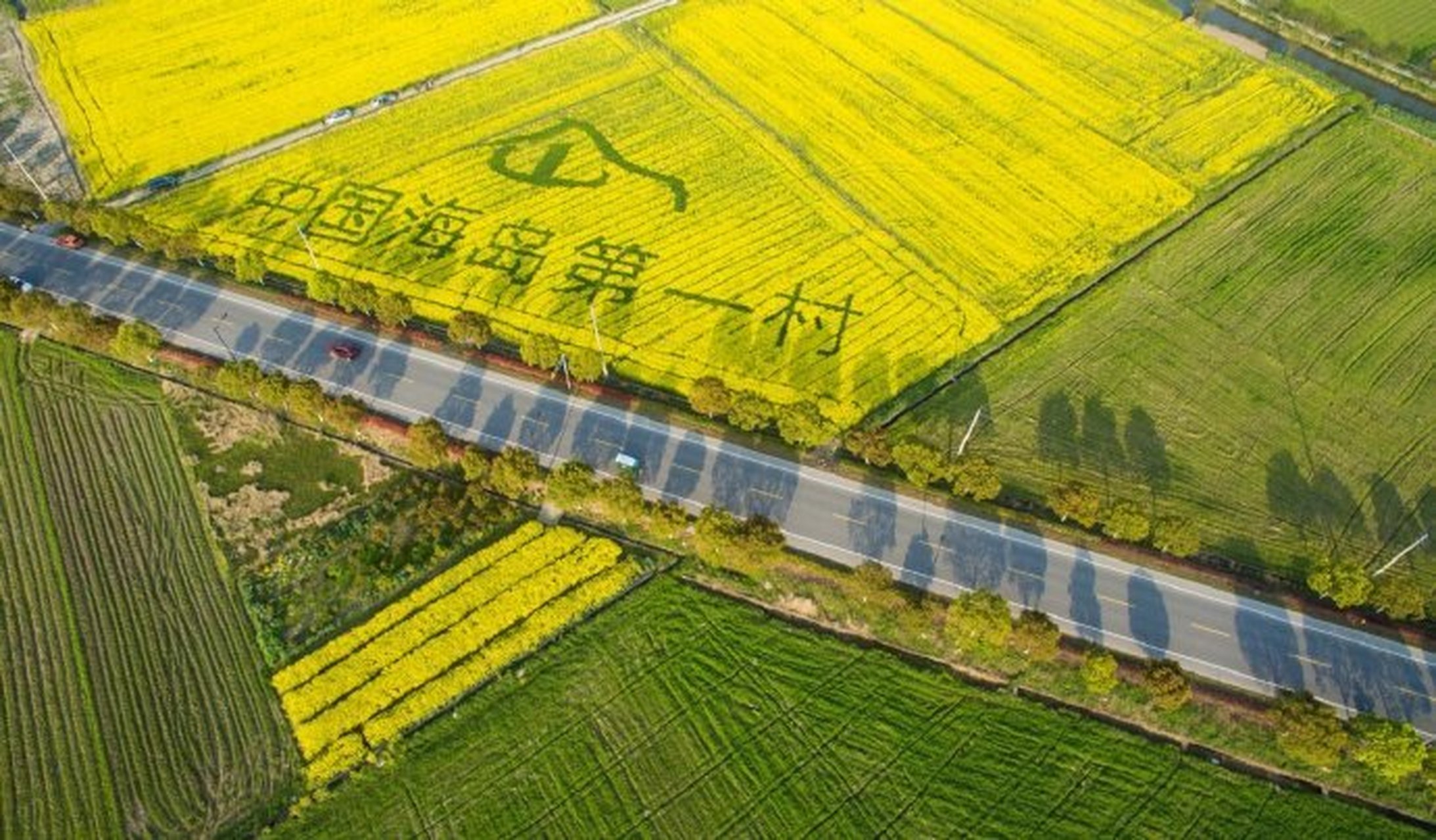 马岙旅游区位于舟山本岛北部,北至楼门街楼门口,南至卧佛山,西至五四