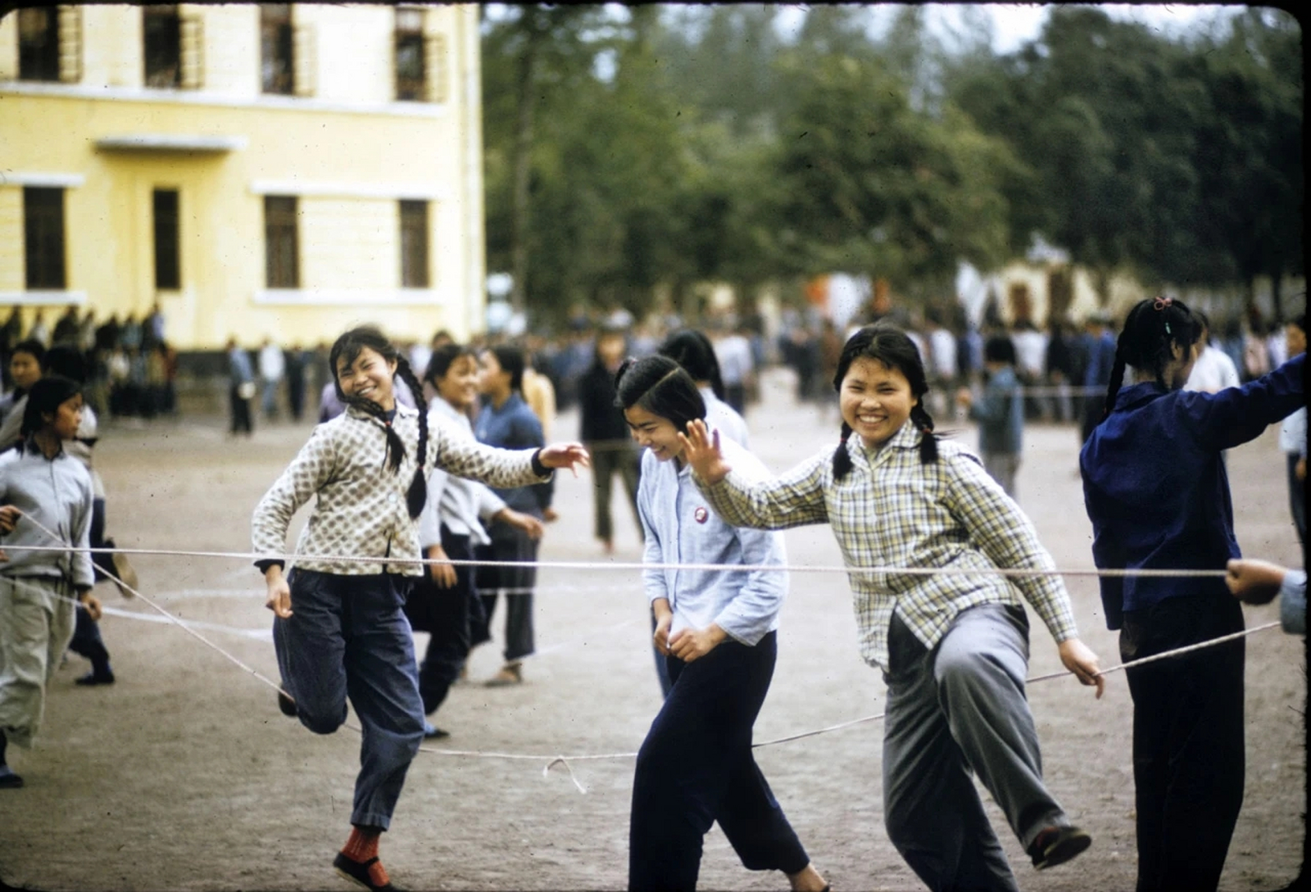 七十年代小孩玩耍图片图片