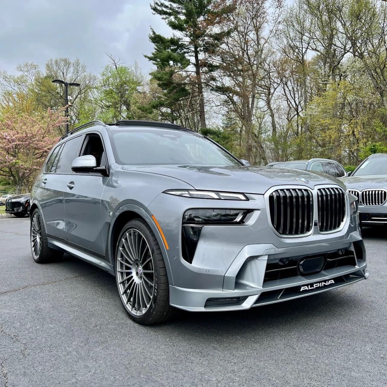 宝马x7的天花板车型 阿尔宾娜改装的xb7