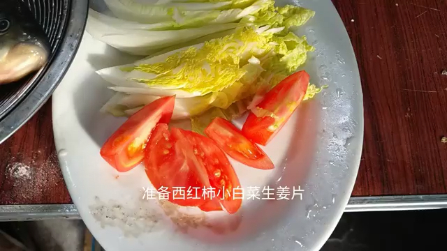 大厨教你鲫鱼白菜汤做法,好喝又营养,你学会了吗