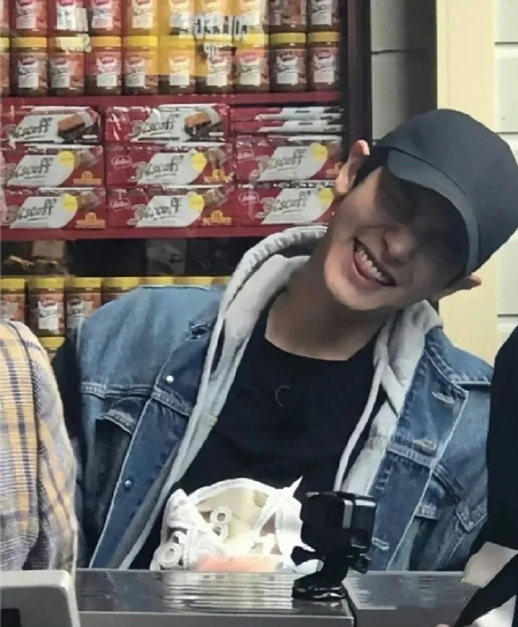 女友视角的朴灿烈#娱乐热点直通车# #朴灿烈