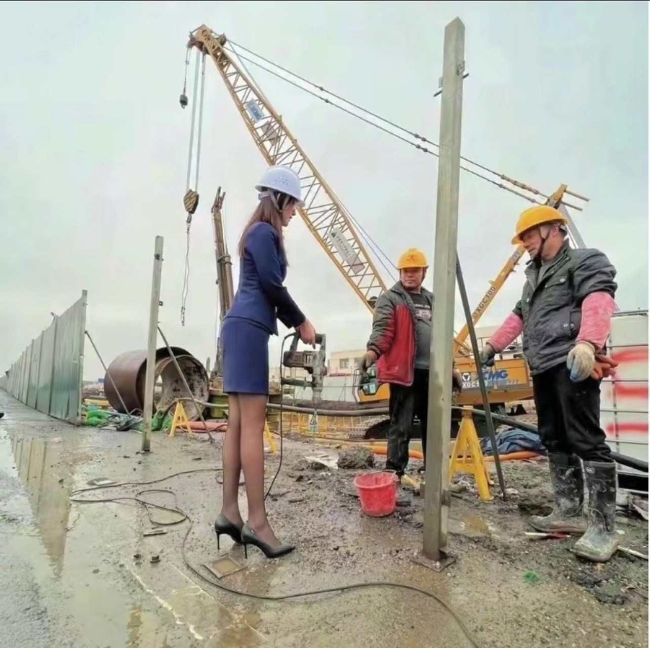 怎么能让美女去工地干活#美女