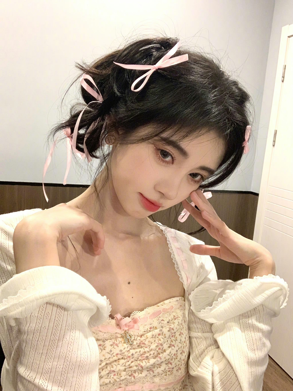 鞠婧祎美女蝴蝶结芭比造型,美女做什么都好看#娱乐最前沿