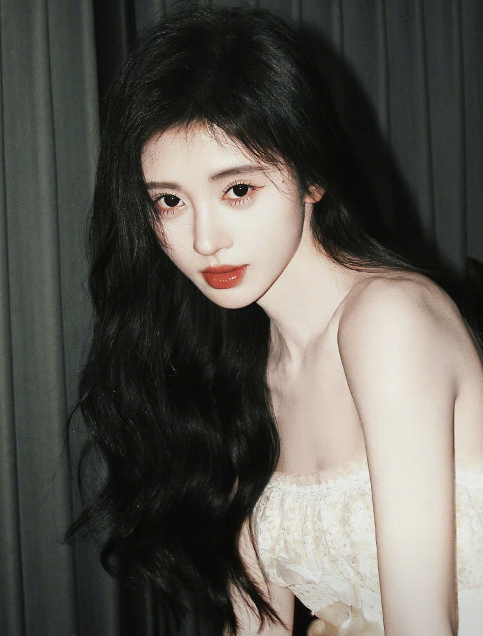 鞠婧祎正脸vs侧脸# 上帝给她关了哪扇窗,她的美貌360度全方位看都