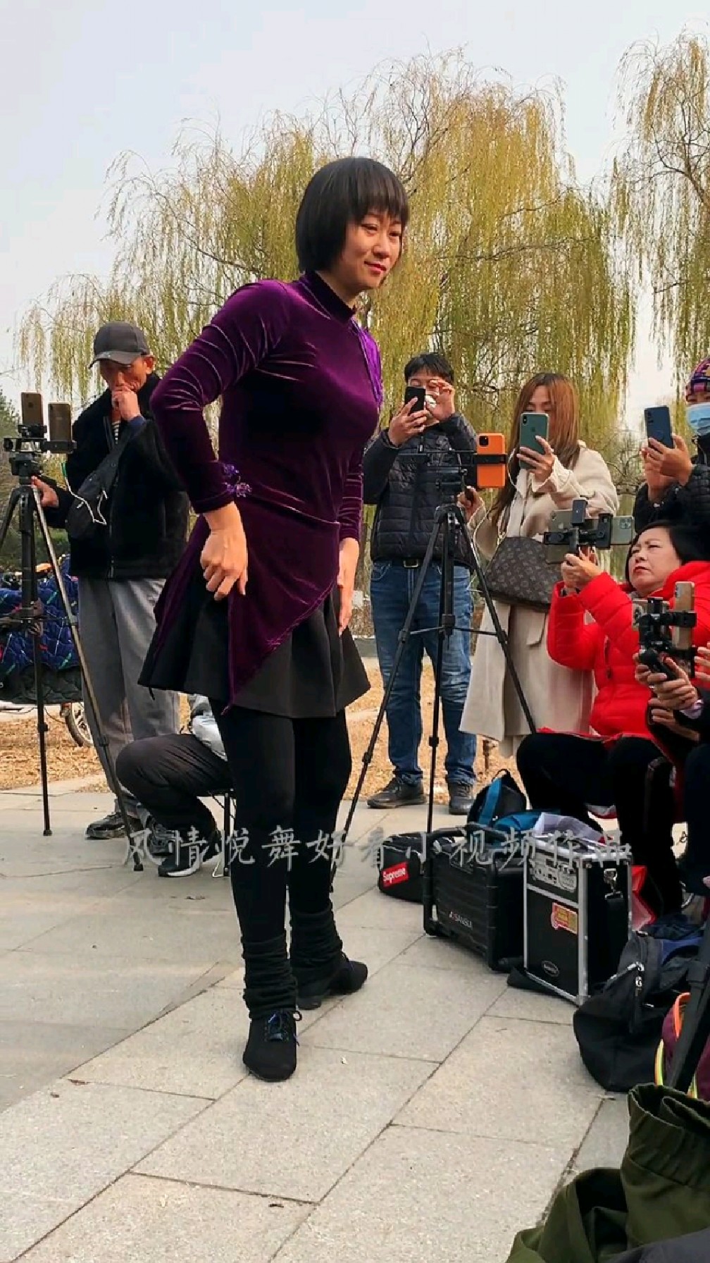 唐山网红滨芳兄妹表演精彩吉舞