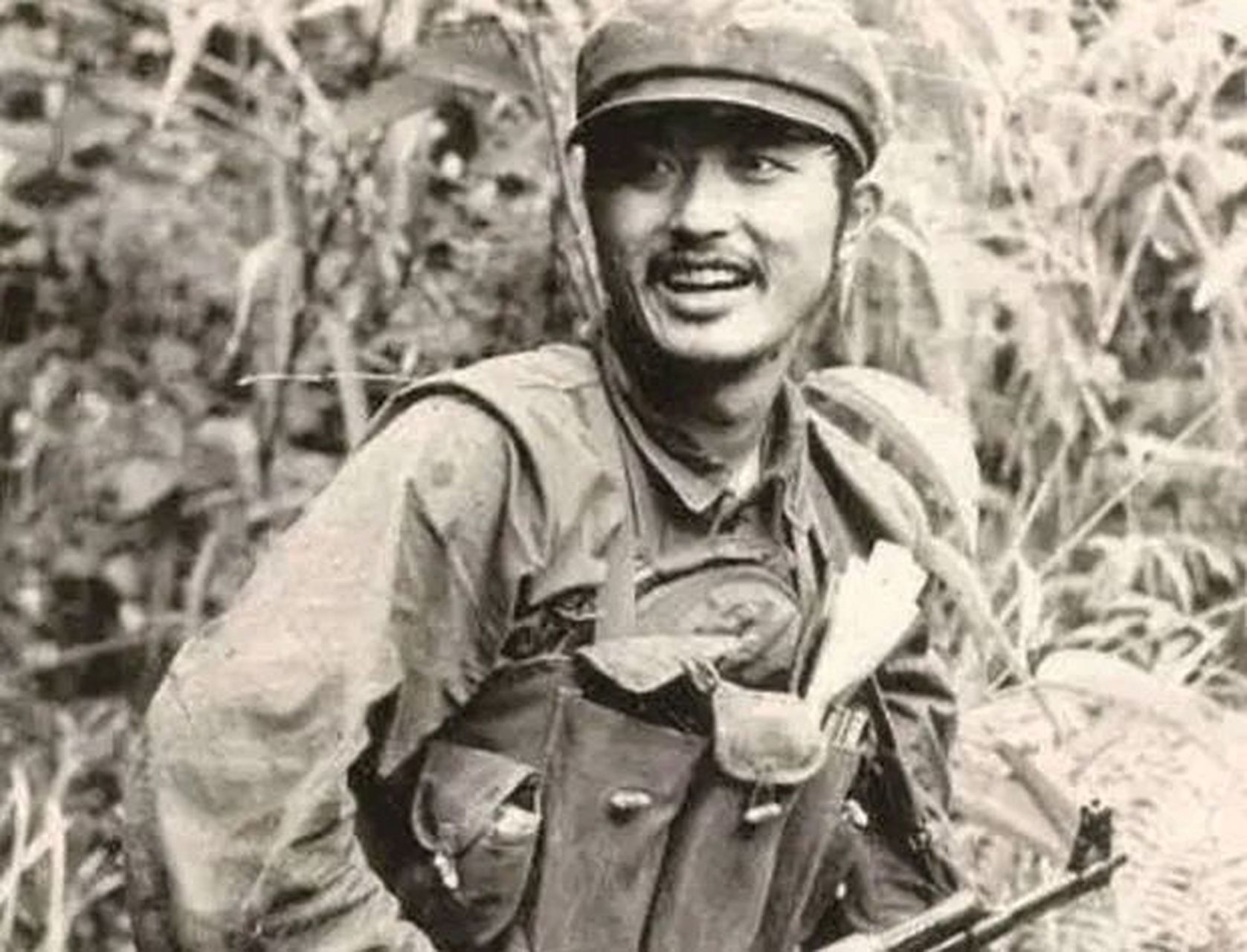 对越自卫反击战中,冯增敏是个争议人物.