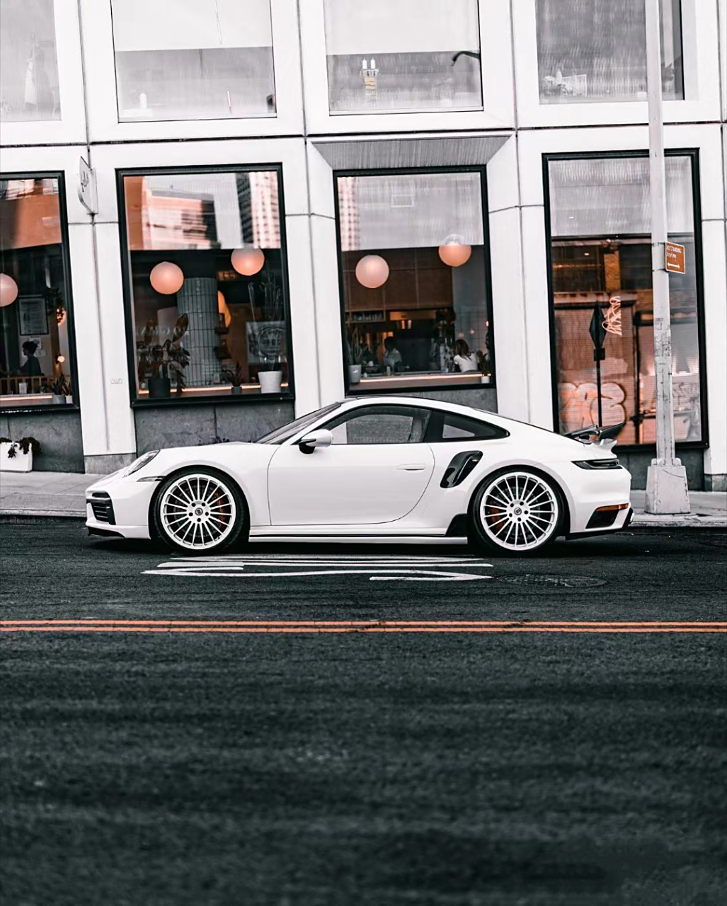 保时捷911turbos,保时捷最优秀的跑车之一,卓越的运动性能,同时具备