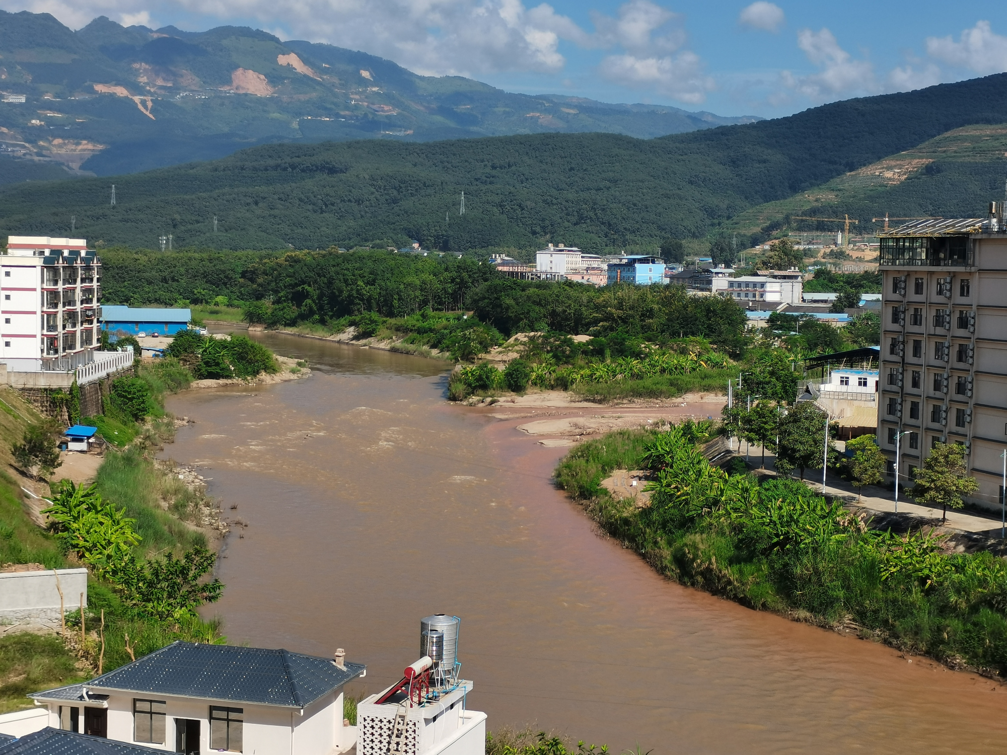 站在缅甸佤邦看中国