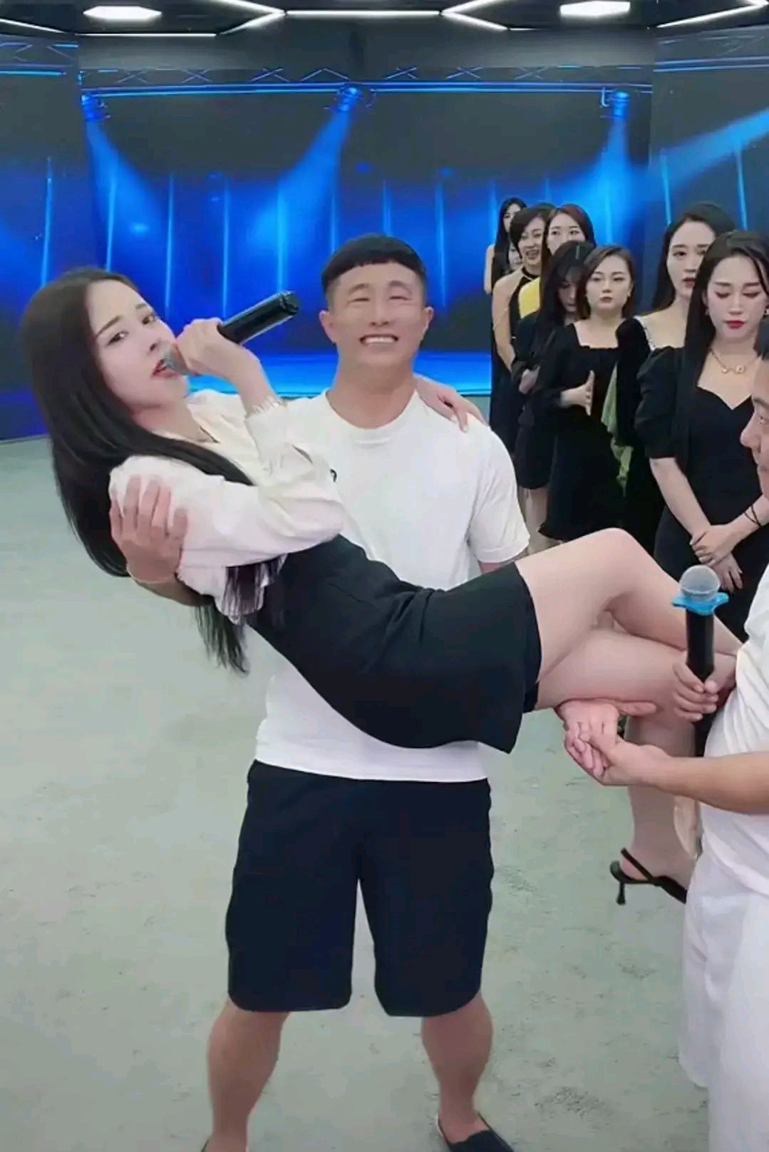 网红张二嫂公开女徒弟收入排名前30名,说实话真的把我惊到了!