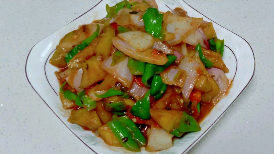 午饭吃面条,炒盘茄子来拌面,酸酸爽爽越吃越想吃